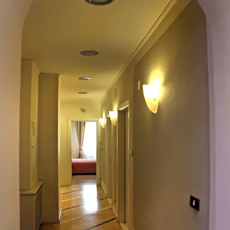 לינה וארוחת בוקר La Terrazza 3*